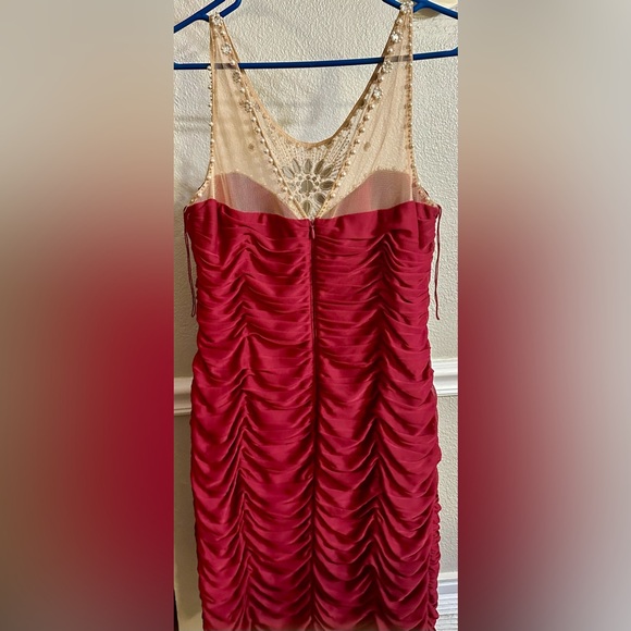 Knee length gown, red - Picture 2 of 3